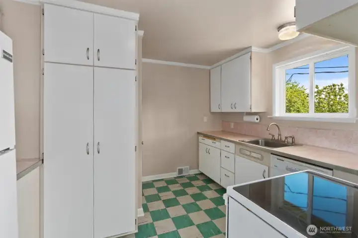 Kitchen with lots of charm and vintage