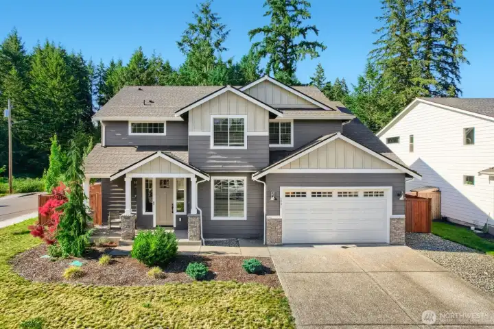 Classic craftsman-inspired design showcases attractive architectural details and excellent curb appeal. Classic craftsman-inspired design showcases attractive architectural details and excellent curb appeal.