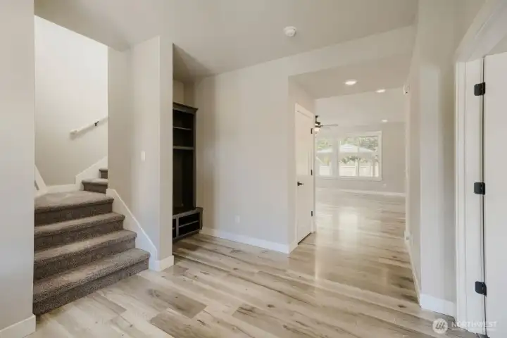 Spacious entryway provides a warm first impression and seamless flow into the home’s main living areas. Spacious entryway provides a warm first impression and seamless flow into the home’s main living areas.