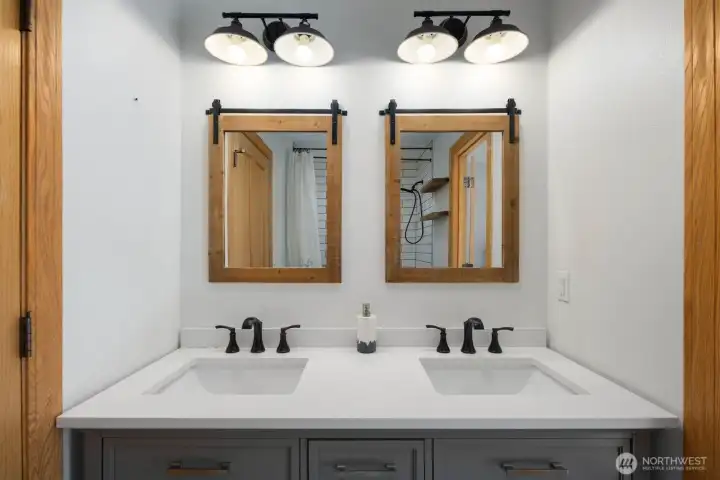 J&J Bathroom between  bedrooms 2 & 3