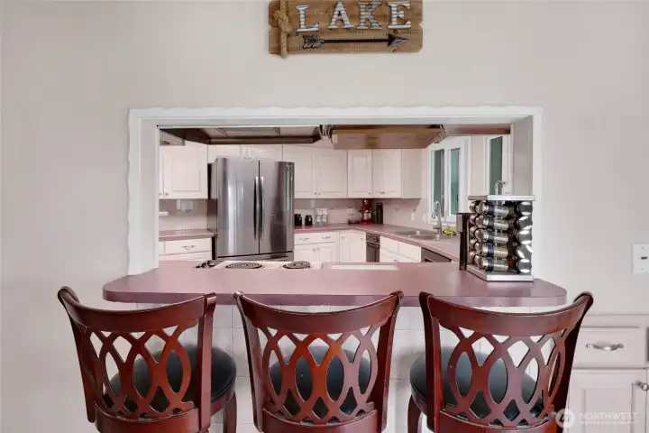 It's great having a place to sit and eat or do homework while things are cooking in the kitchen. Use the area for entertaining or passing dishes and casseroles through to set on the table.