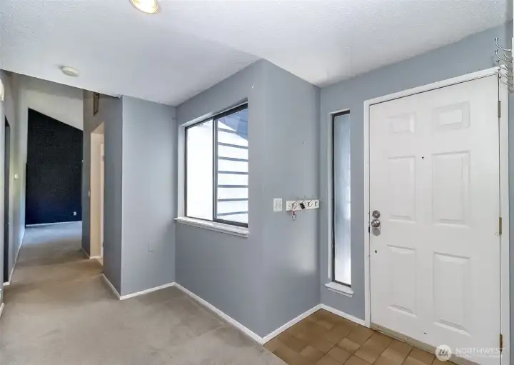 Light & Bright entry separating the Bedrooms Light & Bright entry separating the Bedrooms