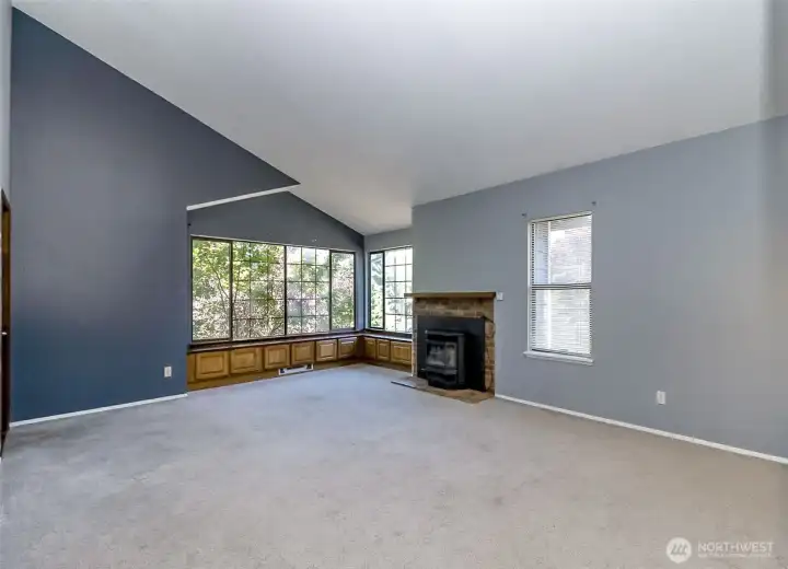 Vaulted ceilings make it even more spacious! Vaulted ceilings make it even more spacious!