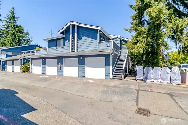 Welcome to this amazing top floor condo! Welcome to this amazing top floor condo!