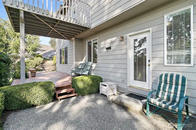 Relaxing Back Deck & Patio