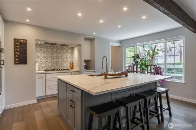 Large island that opens to family room and dinning room