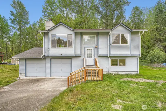 Welcome to 15520 Fair Oaks Dr S!