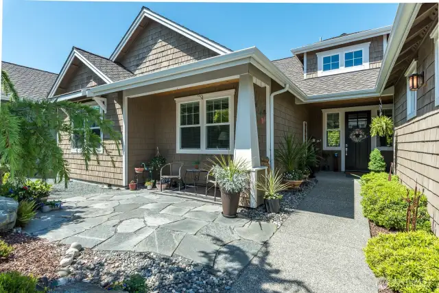 Nice patio and entryway