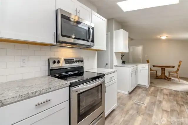 Stainless steel appliances all stay