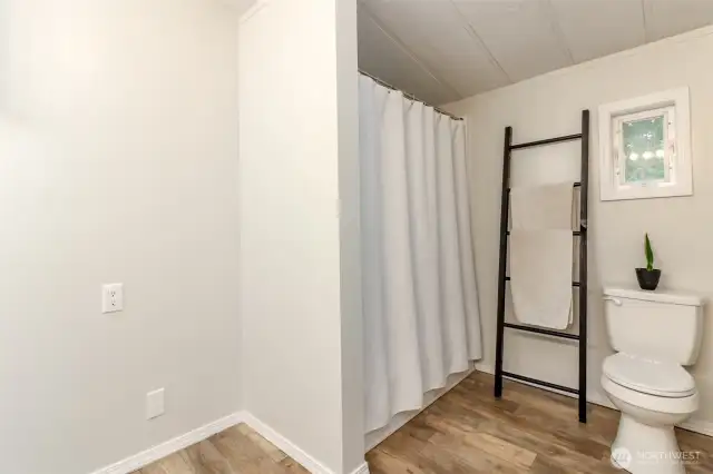 Primary bath tub & shower