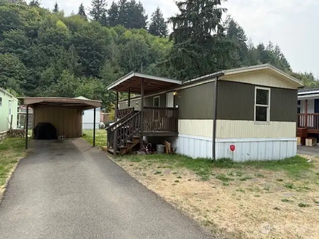 Front Driveway/carport & Storage