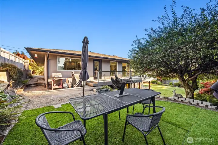 Private little patio space to enjoy a summer evening meal.
