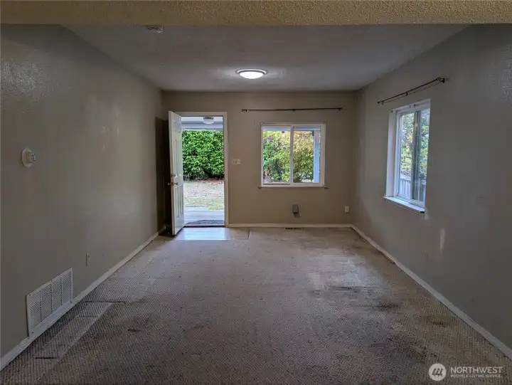 Living room & main entry from teh coverd porch. #2111 5th St SW, Puyllup, WA 98371