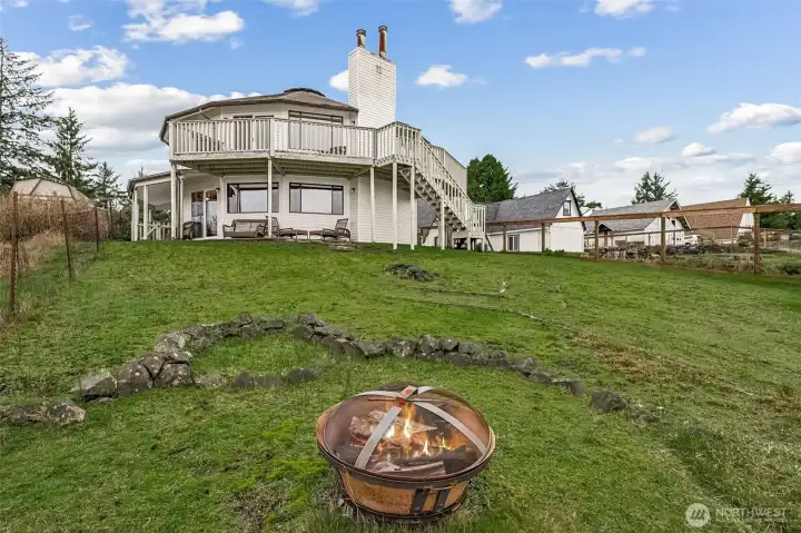 Perfect backyard for starlit nights around the fire