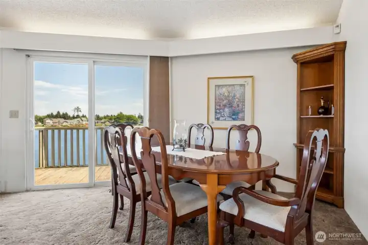 Dining space for gathering with a walk-out to the deck and lake views.