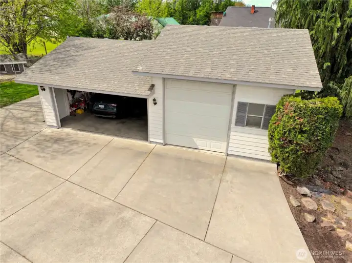Three Car Garage/Shop with Bathroom