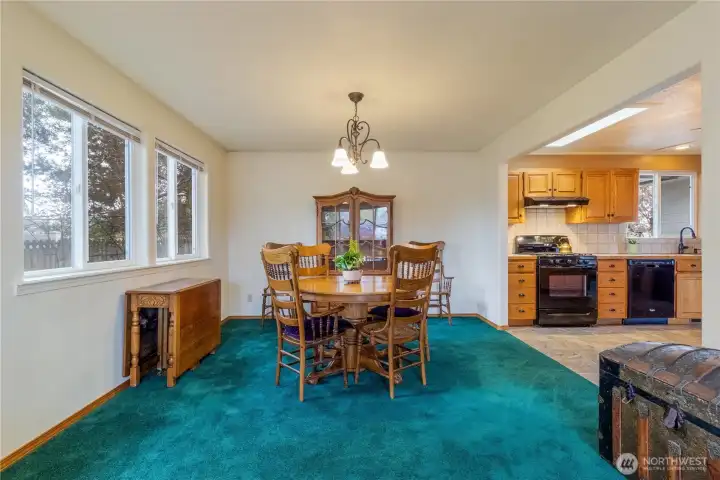 Open Dining & Eat-in Kitchen