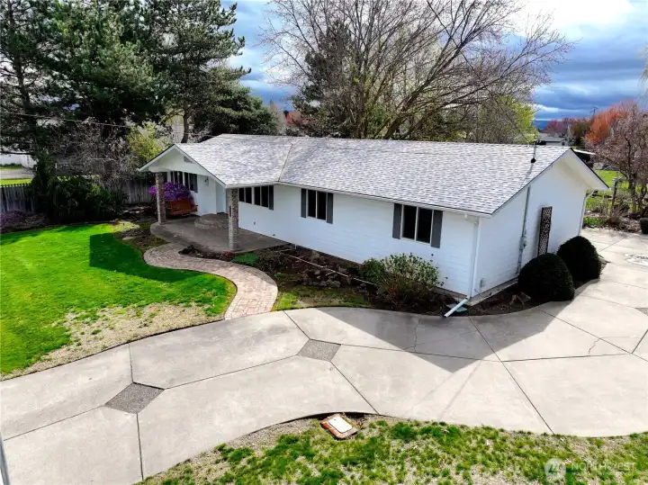 Off street Parking, Patio & Detached Garage / Shop