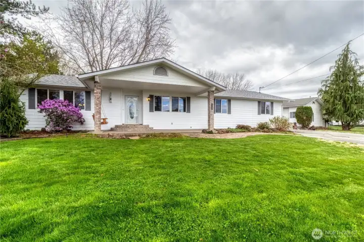 Home with Spacious Shop