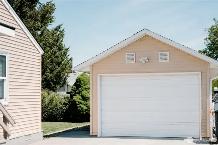1 Car Garage