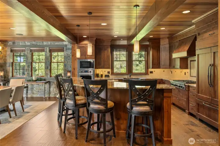 Raised eating area that easily seats 5