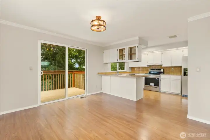 Note the granite countertop peninsula seating between Dining Room and Kitchen
