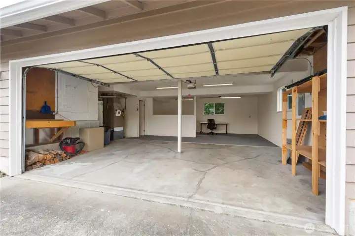 More traditional use would be this wonderfully huge 800 square feet to house 2 Cars with enough space for Workshop if you are not in to rebuilding Fiats