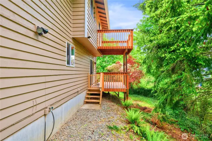 Back yard drops off to steep, heavily wooded privacy