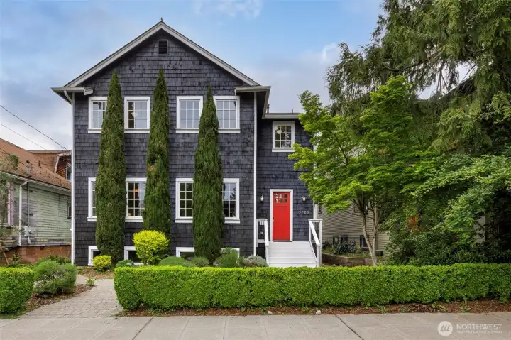 Welcome to your beautiful Greenlake home!
