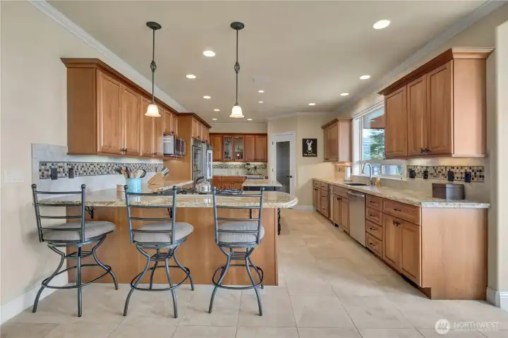 Chefs Kitchen with Bar