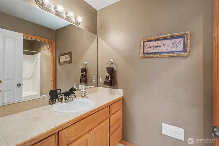 Upstairs full kids/guest bath view.