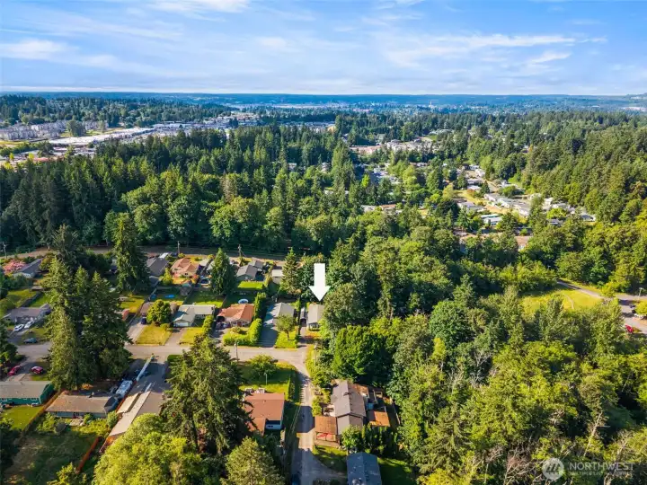 Being the last home on Vena Ave gives this property a quiet sense of seclusion, with no through traffic and no virtually no cars passing by.