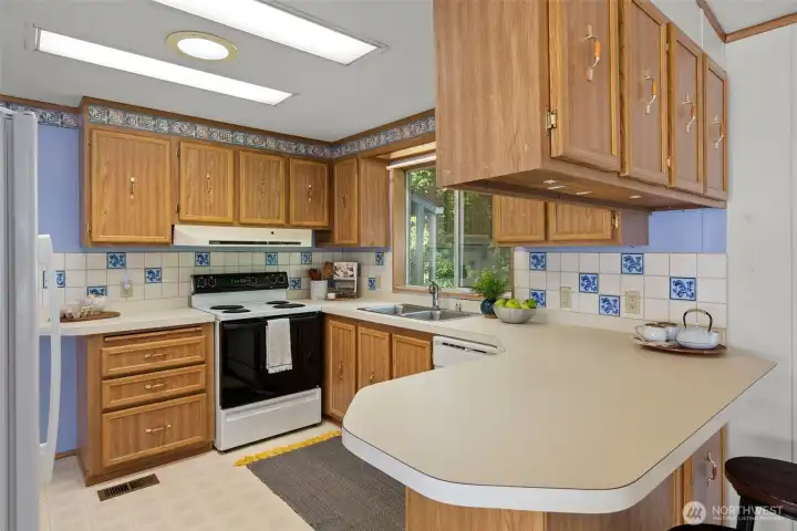 This kitchen is all about everyday function, with plenty of cabinetry, a smart layout, and a peninsula that gives you extra room for everything from morning coffee to dinner prep.