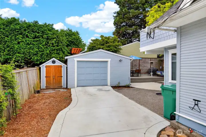 Long, flat, guest-friendly driveway (and 1-car garage)