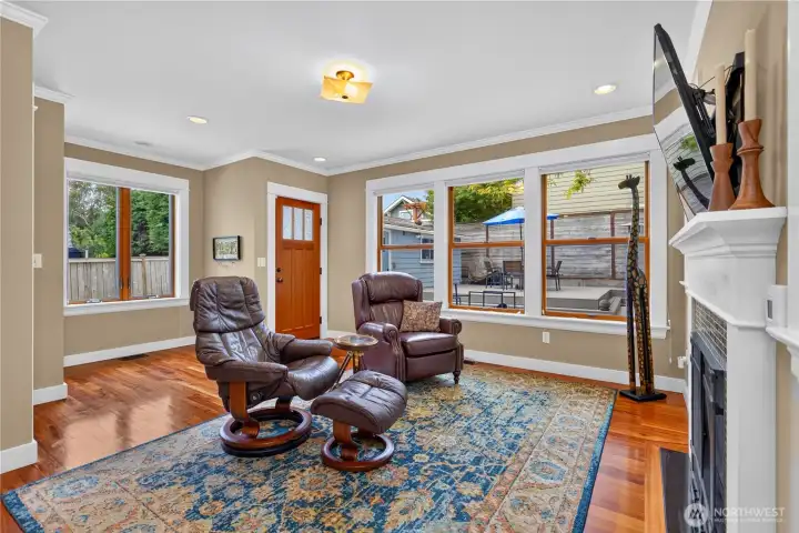 Sitting area (off kitchen) + backdoor