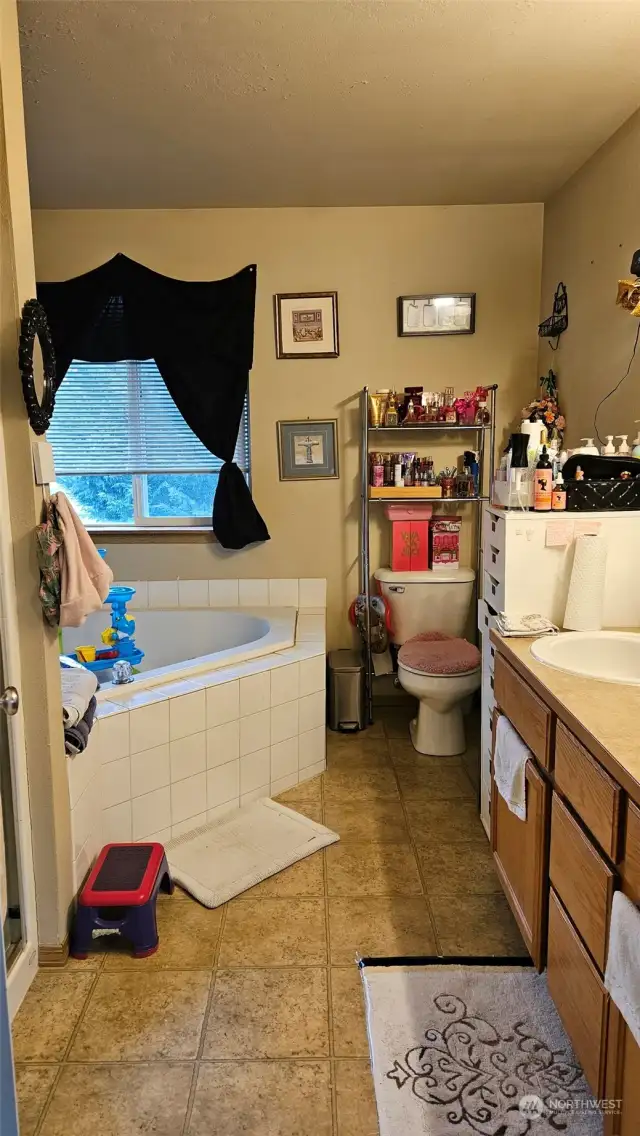 5 piece bathroom off of Primary Bedroom