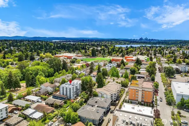 From above, this stunning aerial view captures the property’s ideal location, perfectly nestled among lush greenery and vibrant surroundings that offer both privacy and access to the best of the city.