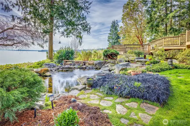 This incredible property is home to some of the most stunning scenery and views of Admiralty Inlet and Cascades.