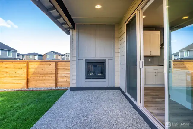 OUTDOOR FIREPLACE INCLUDED!
