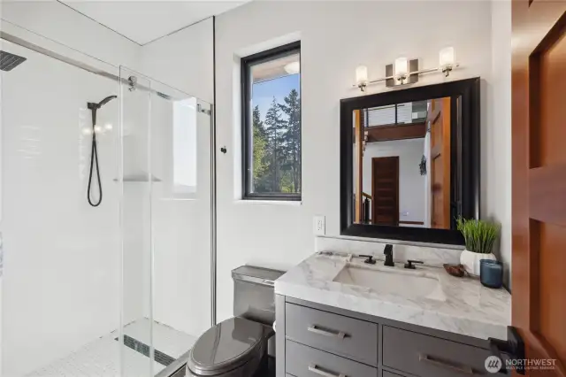 Main level bath