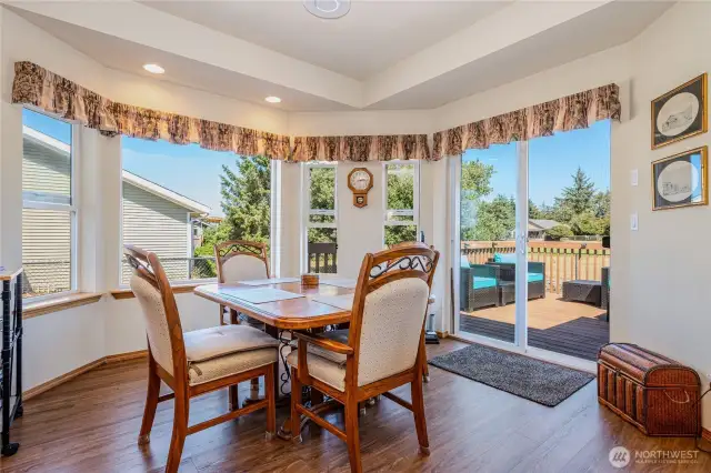 Dining - breakfast area has great golf course views & sliding door to back deck.