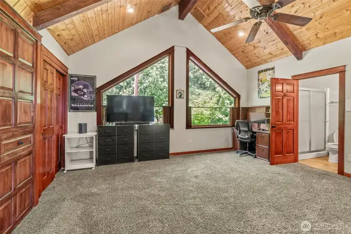 Loft w/Murphy Bed.
