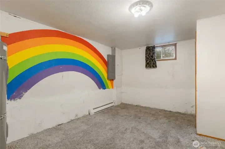 Non conforming bedroom Photo 2