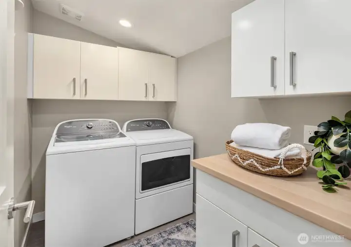 2nd laundry room on upper floor.