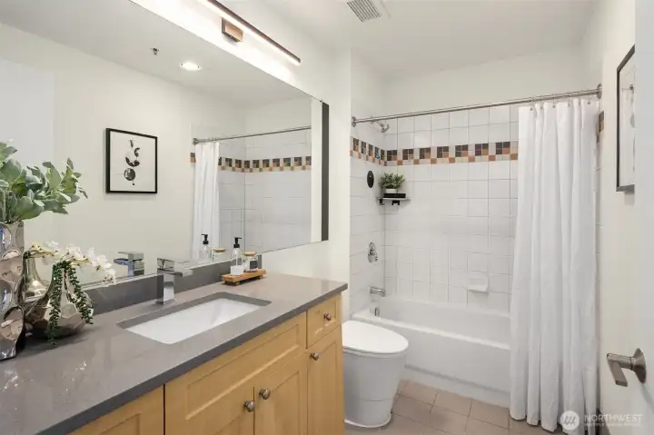 A full guest bathroom off the entry