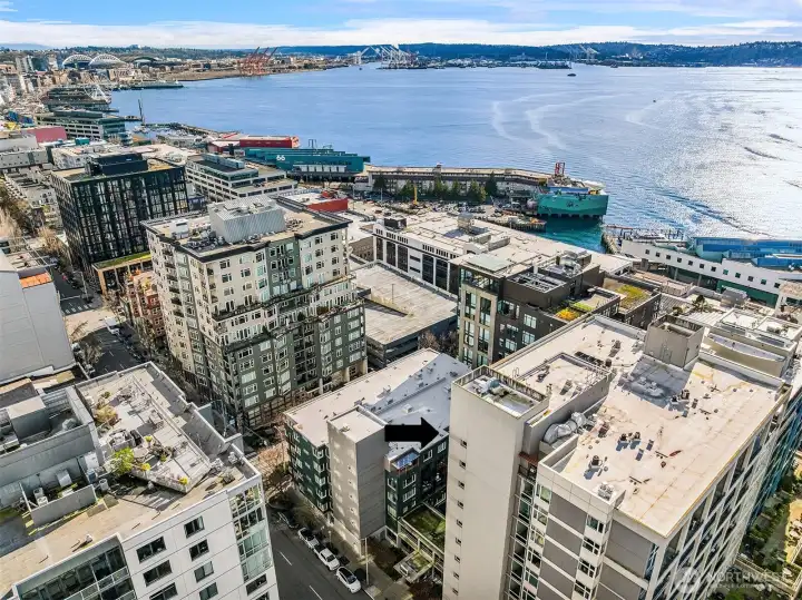 Just steps to the Seattle waterfront!