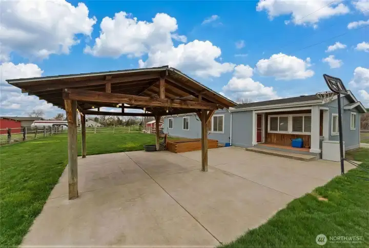 Large pergola/covered patio