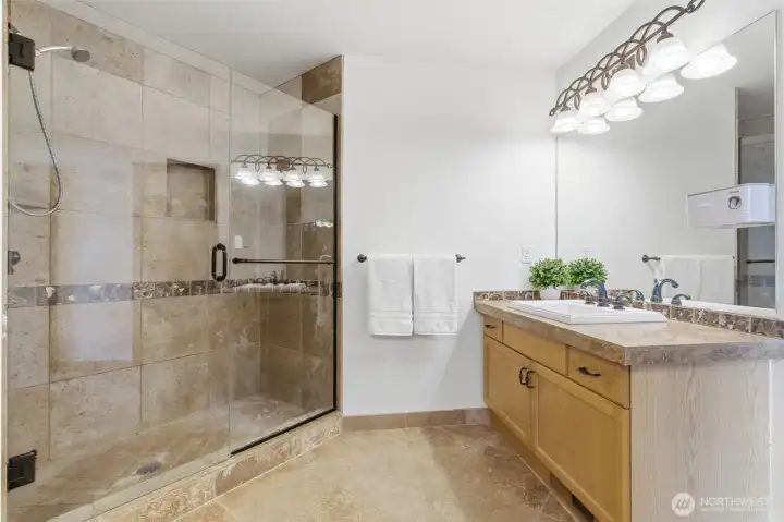 Primary Bathroom (3)