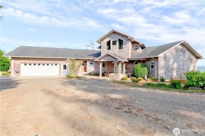 CHARM, WARMTH AND THE RELAXING FEEL OF THE HOME PERCHED ON THE BAY.