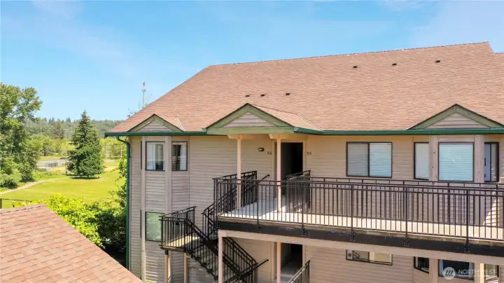 Top floor corner unit.Hidden Gem in Snohomish's Desirable 55+ Pilchuck Gardens Community! Perched atop the hill overlooking the scenic Pilchuck River, this light-filled top-floor corner unit offers over 1,200 square feet of comfortable living space and sweeping territorial views. Enjoy a spacious living room, inviting dining nook, and functional kitchen with a convenient pass-through to the main living area. The generous primary suite features a walk-in closet and full ensuite bath, while the second bedroom offers ample closet space and is conveniently located near a ¾ guest bath. A large laundry closet provides additional storage and everyday convenience Top floor corner unit.Hidden Gem in Snohomish's Desirable 55+ Pilchuck Gardens Community! Perched atop the hill overlooking the scenic Pilchuck River, this light-filled top-floor corner unit offers over 1,200 square feet of comfortable living space and sweeping territorial views. Enjoy a spacious living room, inviting dining nook, and functional kitchen with a convenient pass-through to the main living area. The generous primary suite features a walk-in closet and full ensuite bath, while the second bedroom offers ample closet space and is conveniently located near a ¾ guest bath. A large laundry closet provides additional storage and everyday convenience